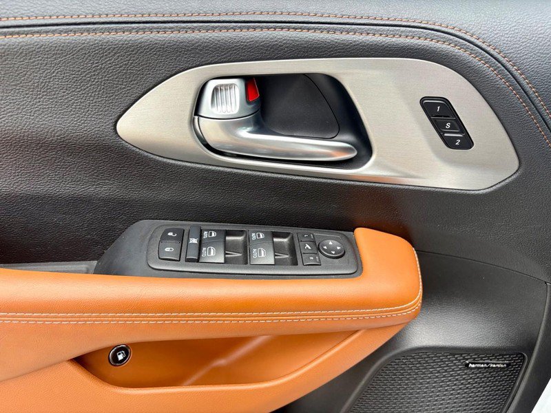Used 2025 Chrysler Pacifica Pinnacle FWD image 19
