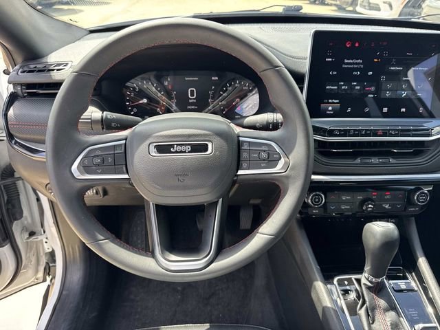 Used 2025 Jeep Compass Trailhawk image 25