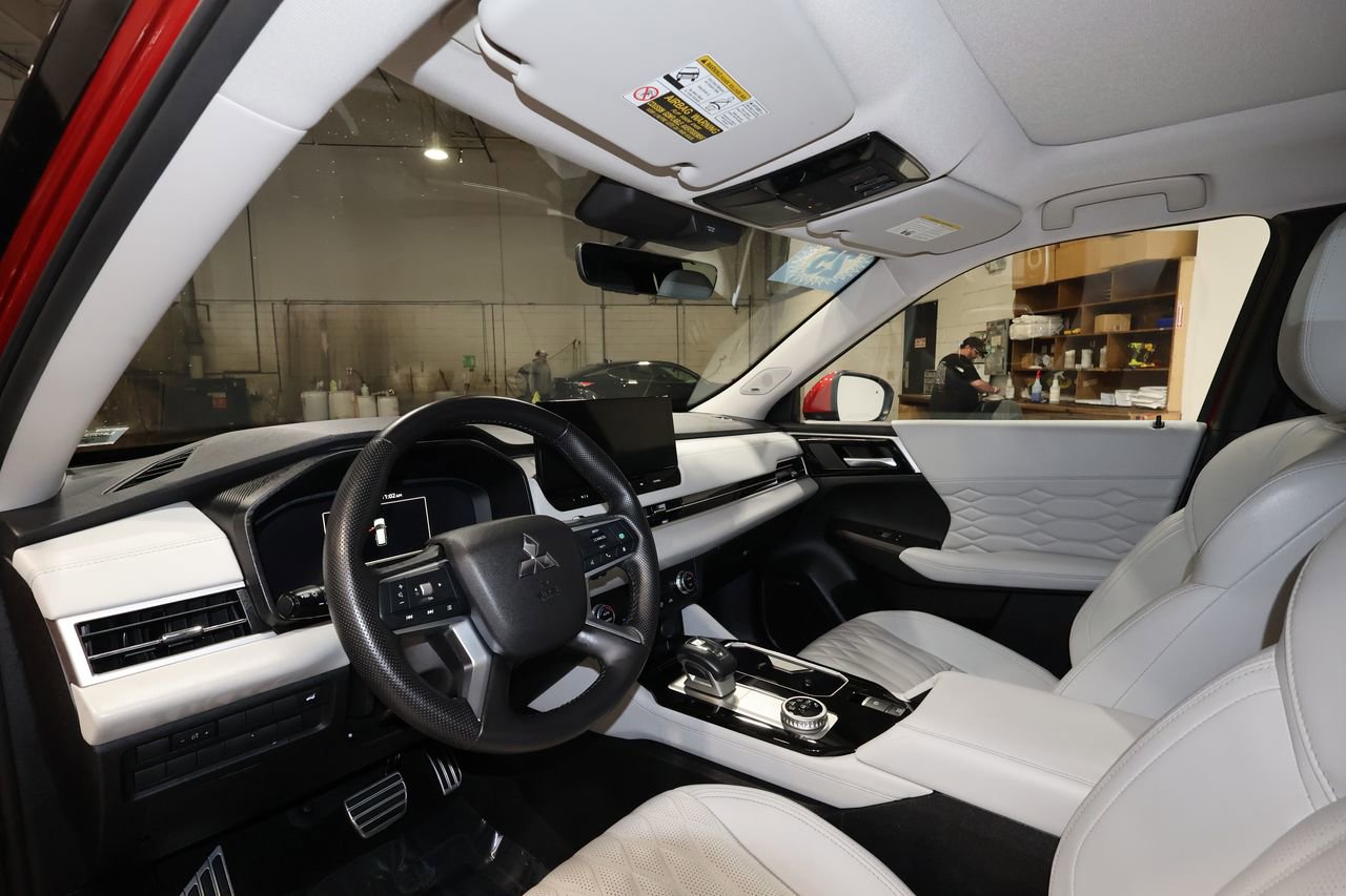 Used 2025 Mitsubishi Outlander SEL FWD image 9