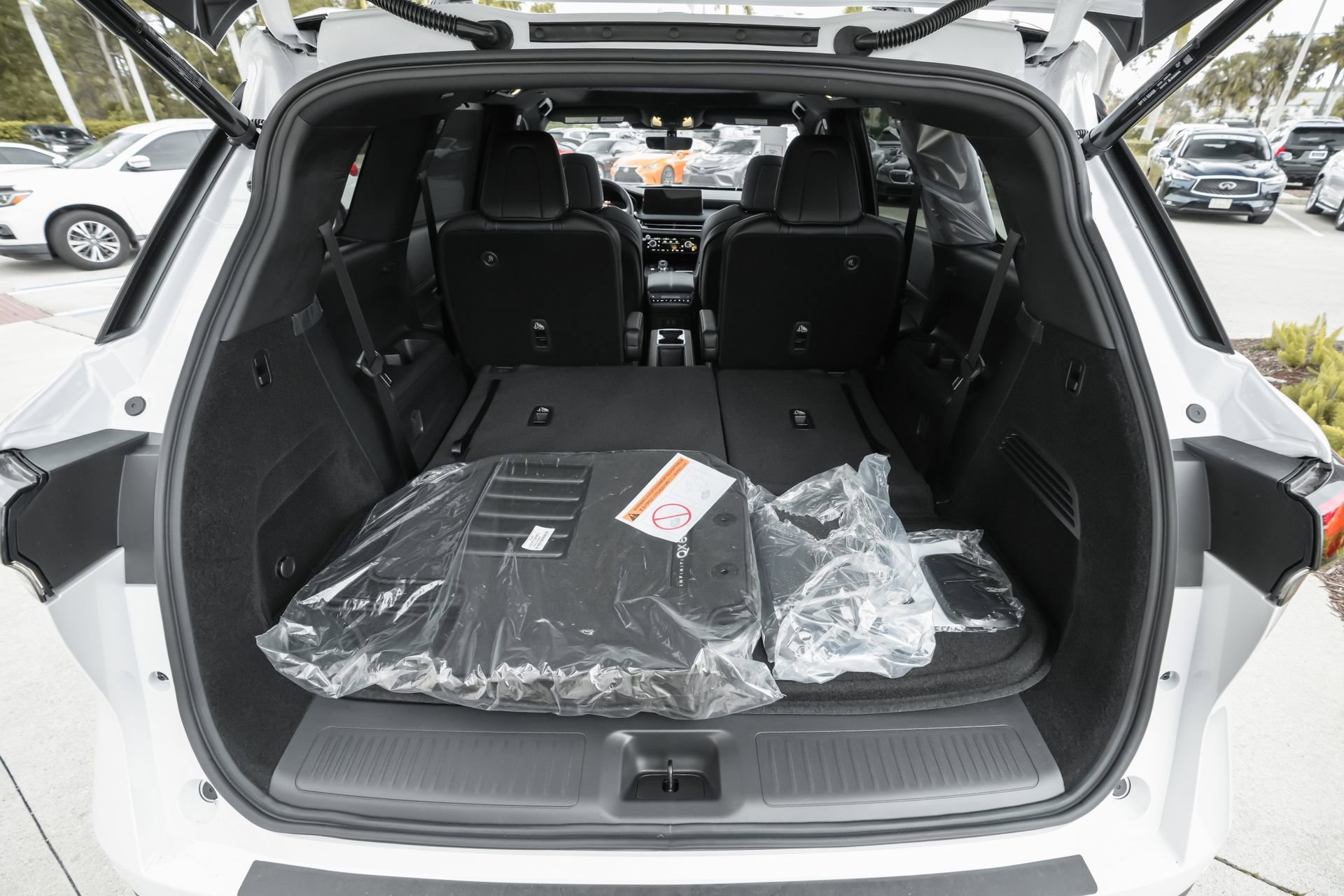 New 2026 INFINITI QX60 Sport w/ Dark Cargo Package image 30
