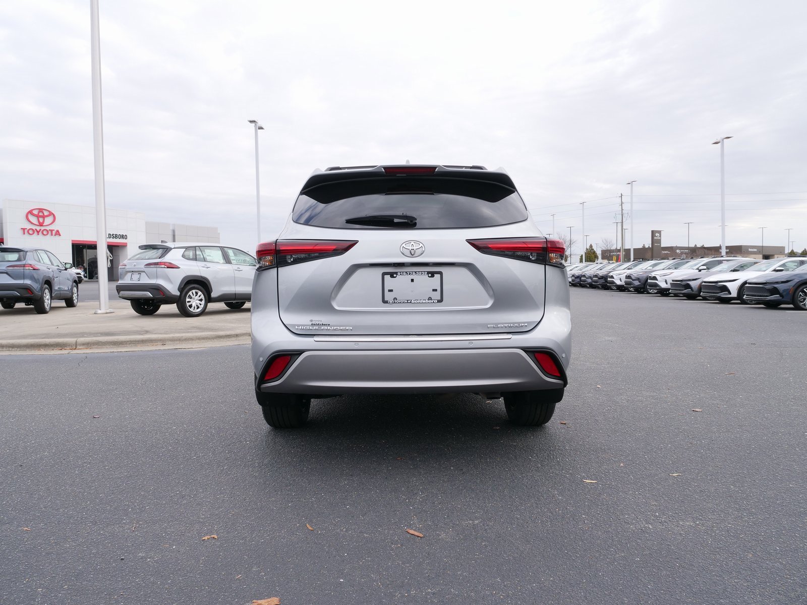 Used 2024 Toyota Highlander Platinum image 4