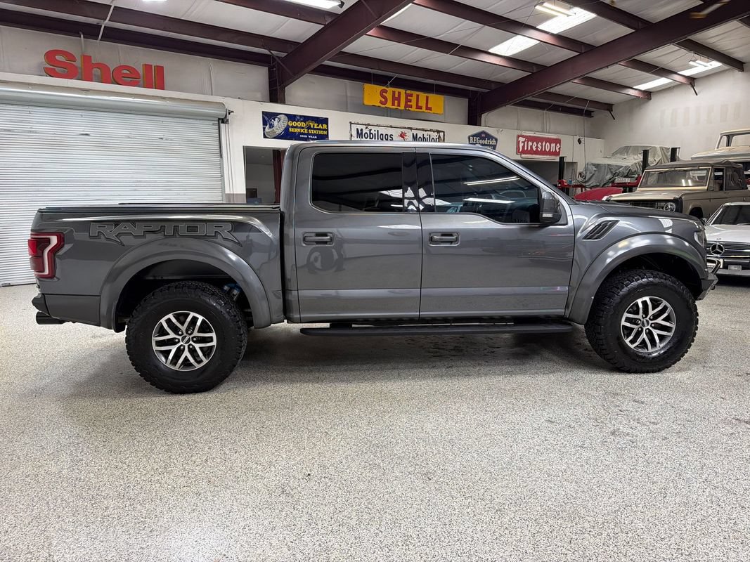 Used 2018 Ford F150 Raptor w/ Equipment Group 802A Luxury AWD/4WD image 8