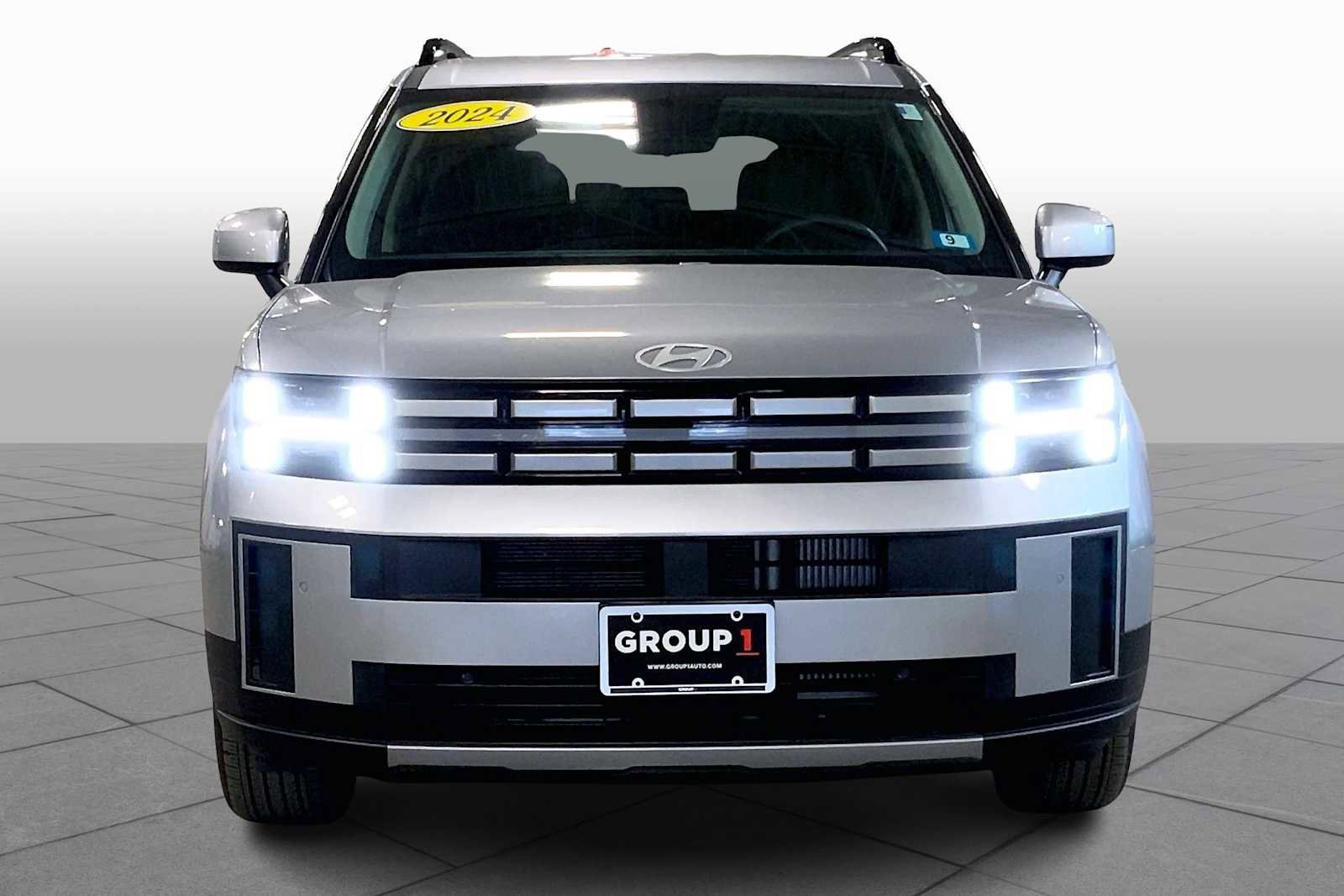 Used 2024 Hyundai Santa Fe SEL image 3