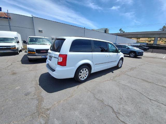 Used 2016 Chrysler Town & Country Touring FWD image 8