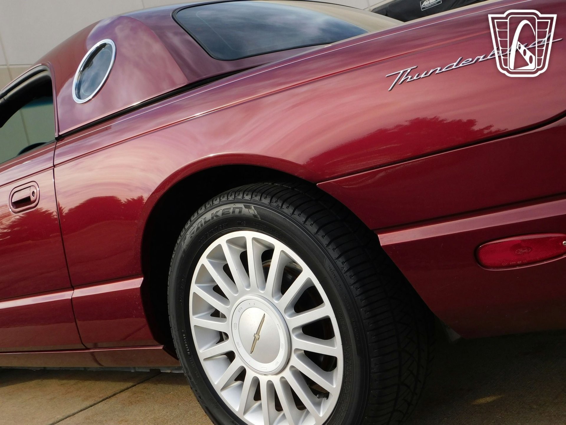Used 2004 Ford Thunderbird image 39
