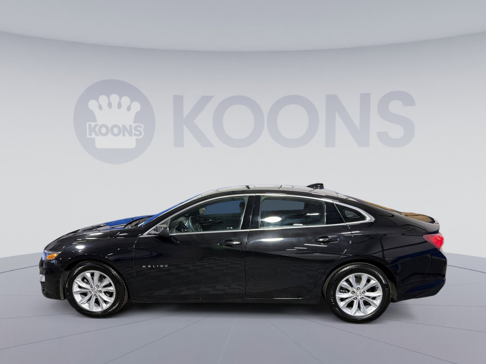 Used 2022 Chevrolet Malibu LT image 2