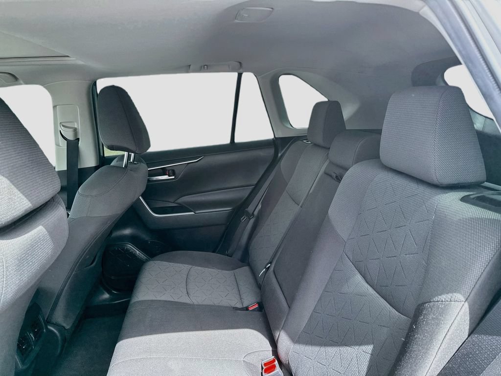 Used 2022 Toyota RAV4 XLE w/ Convenience Package FWD image 23