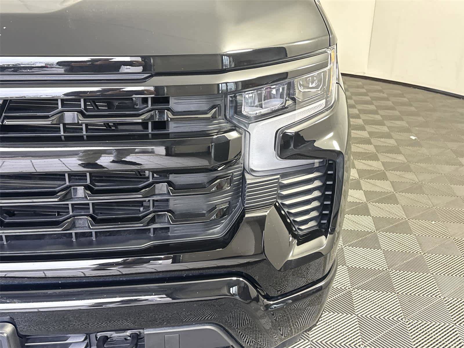 Used 2024 Chevrolet Silverado 1500 RST AWD/4WD image 9