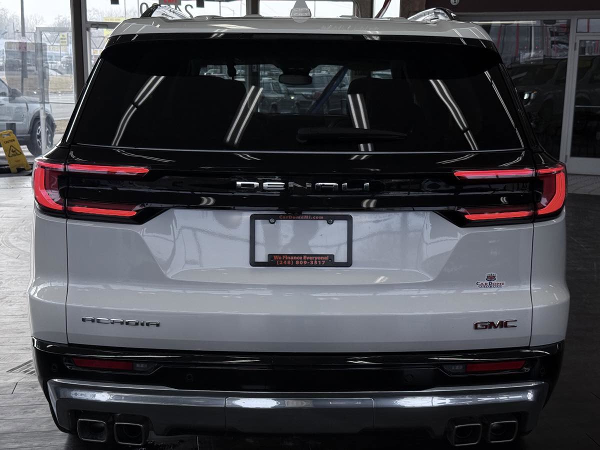 Used 2024 GMC Acadia Denali FWD image 12