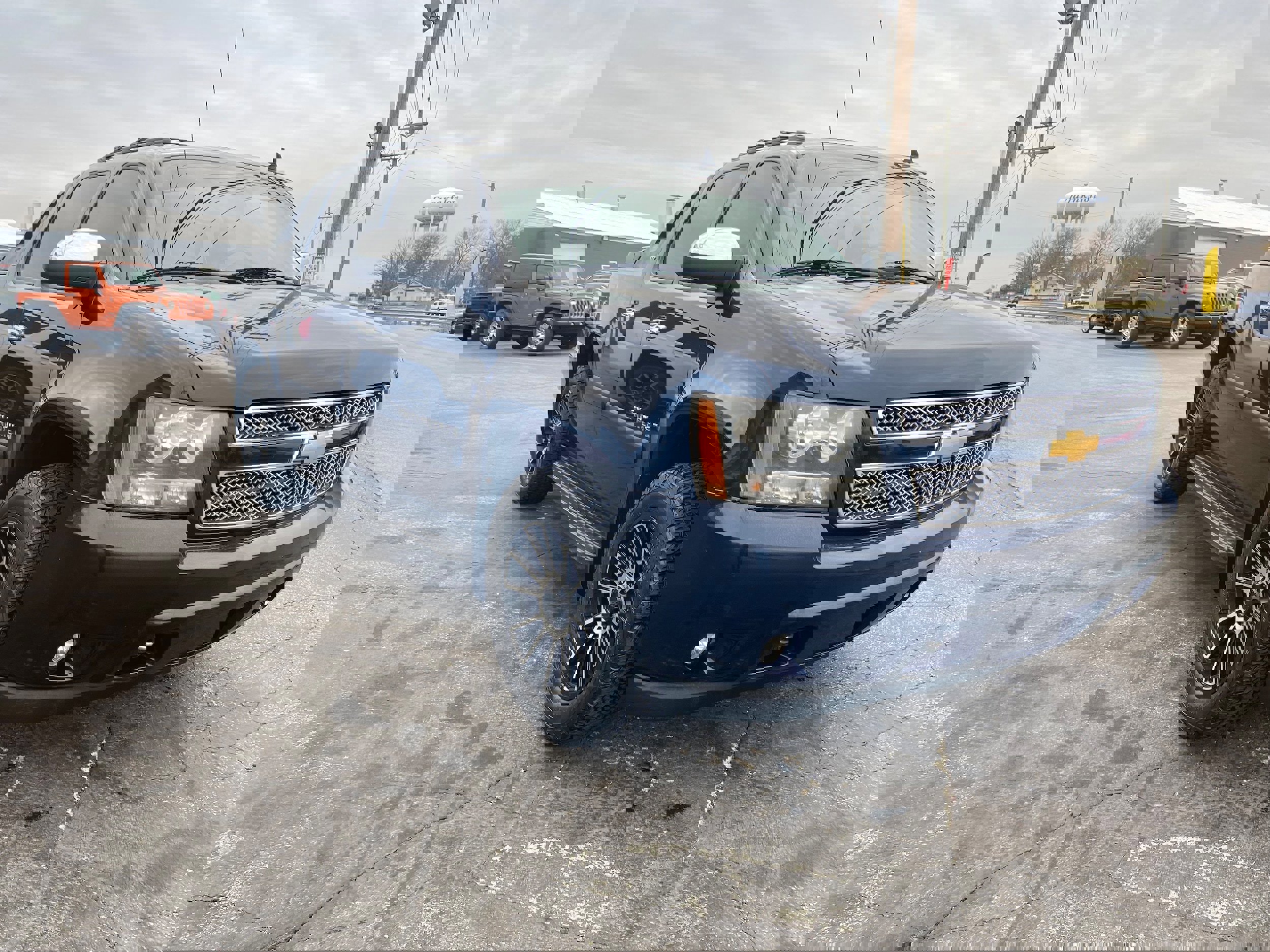 Used 2008 Chevrolet Avalanche LTZ w/ LTZ Preferred Equipment Group image 3