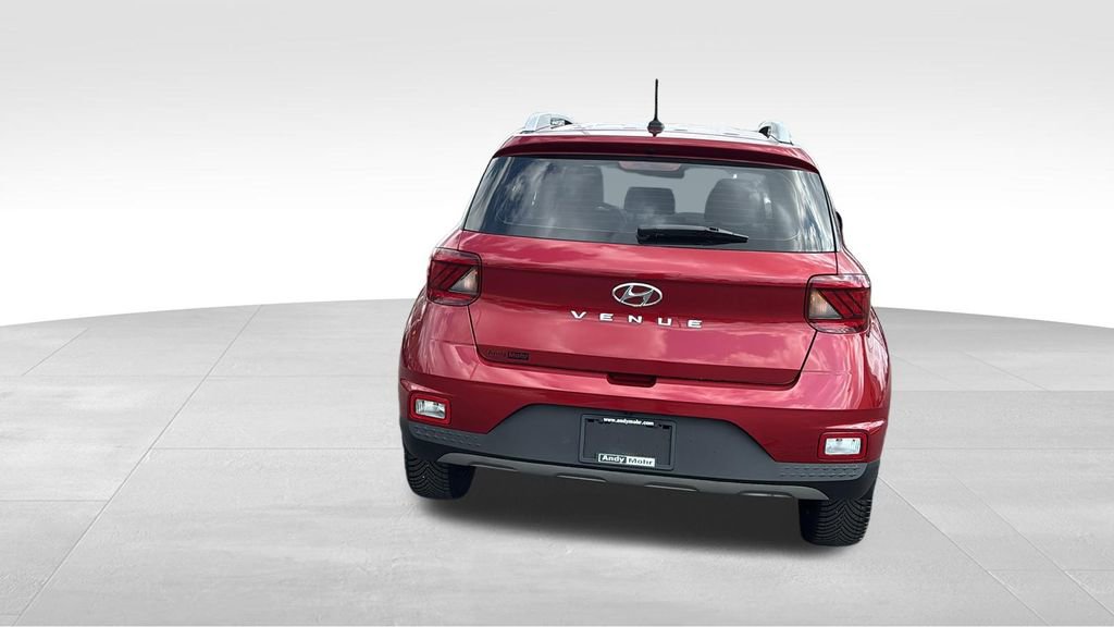 Used 2023 Hyundai Venue Limited image 6