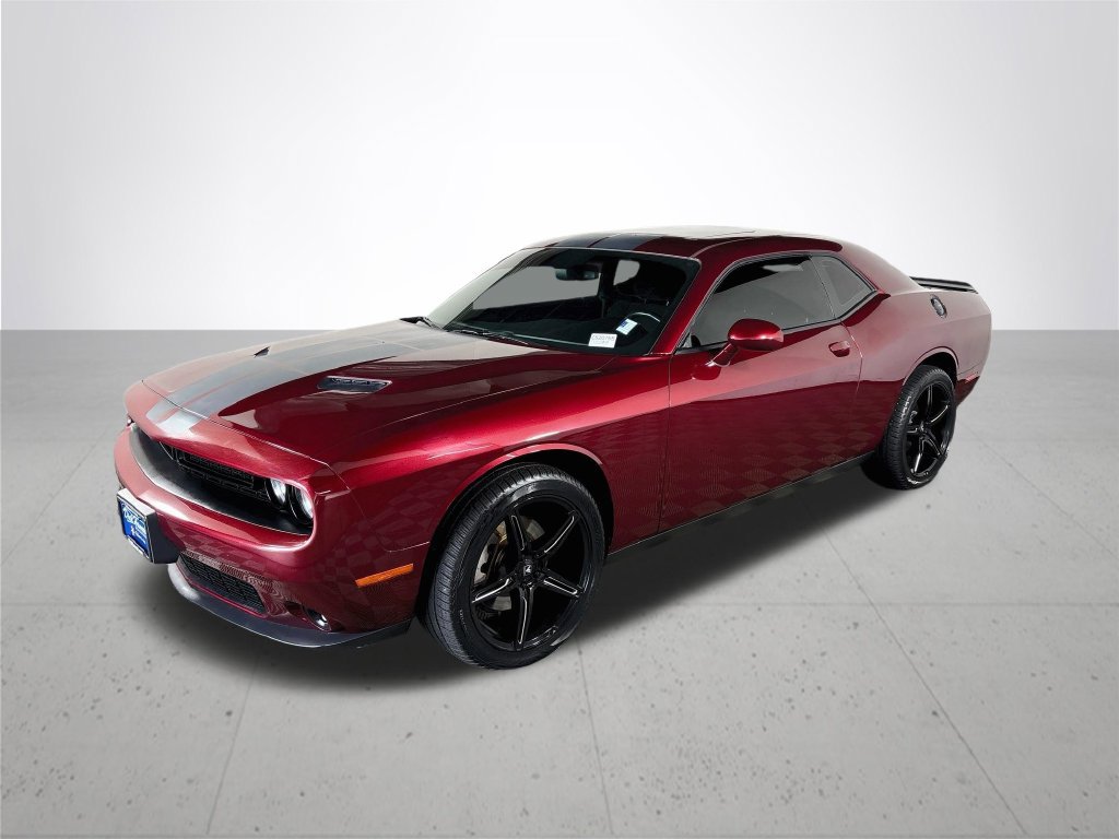 Used 2019 Dodge Challenger SXT w/ Driver Convenience Group AWD/4WD image 2