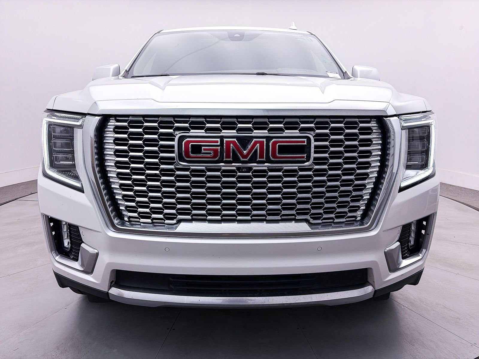 Used 2021 GMC Yukon XL Denali w/ Denali Premium Package image 11