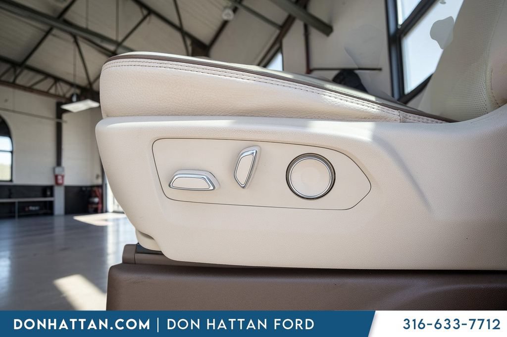 Used 2024 GMC Yukon XL Denali AWD/4WD image 19