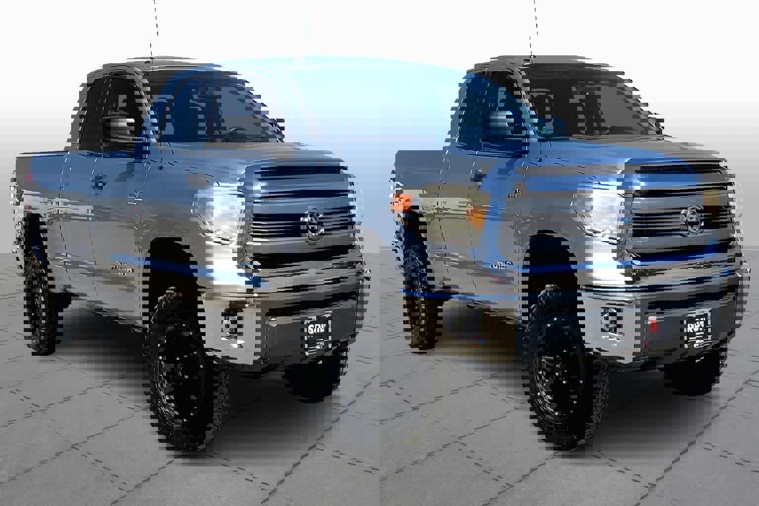 Used 2015 Toyota Tundra SR5 w/ SR5 Upgrade Package image 2