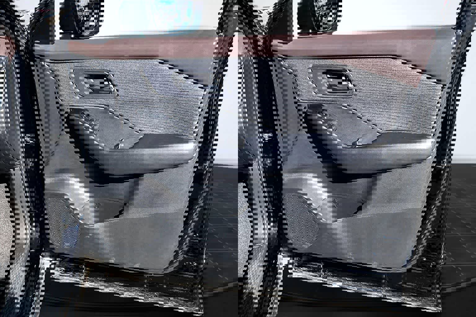 Used 2023 Nissan Rogue S image 29