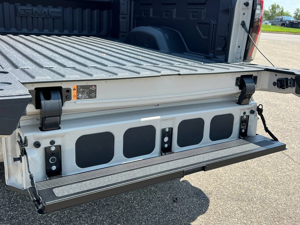 New 2026 GMC Sierra 2500 AT4 w/ AT4 Premium Plus Package AWD/4WD image 8
