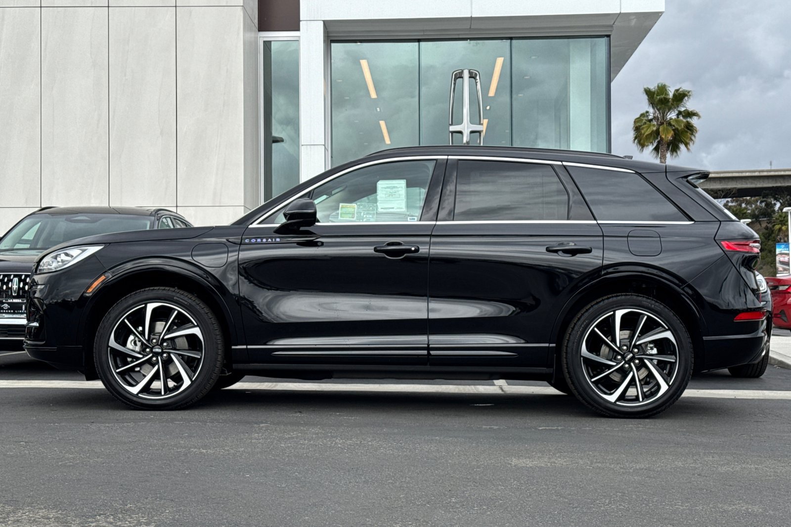 New 2025 Lincoln Corsair Grand Touring w/ Equipment Group 302A AWD/4WD image 6