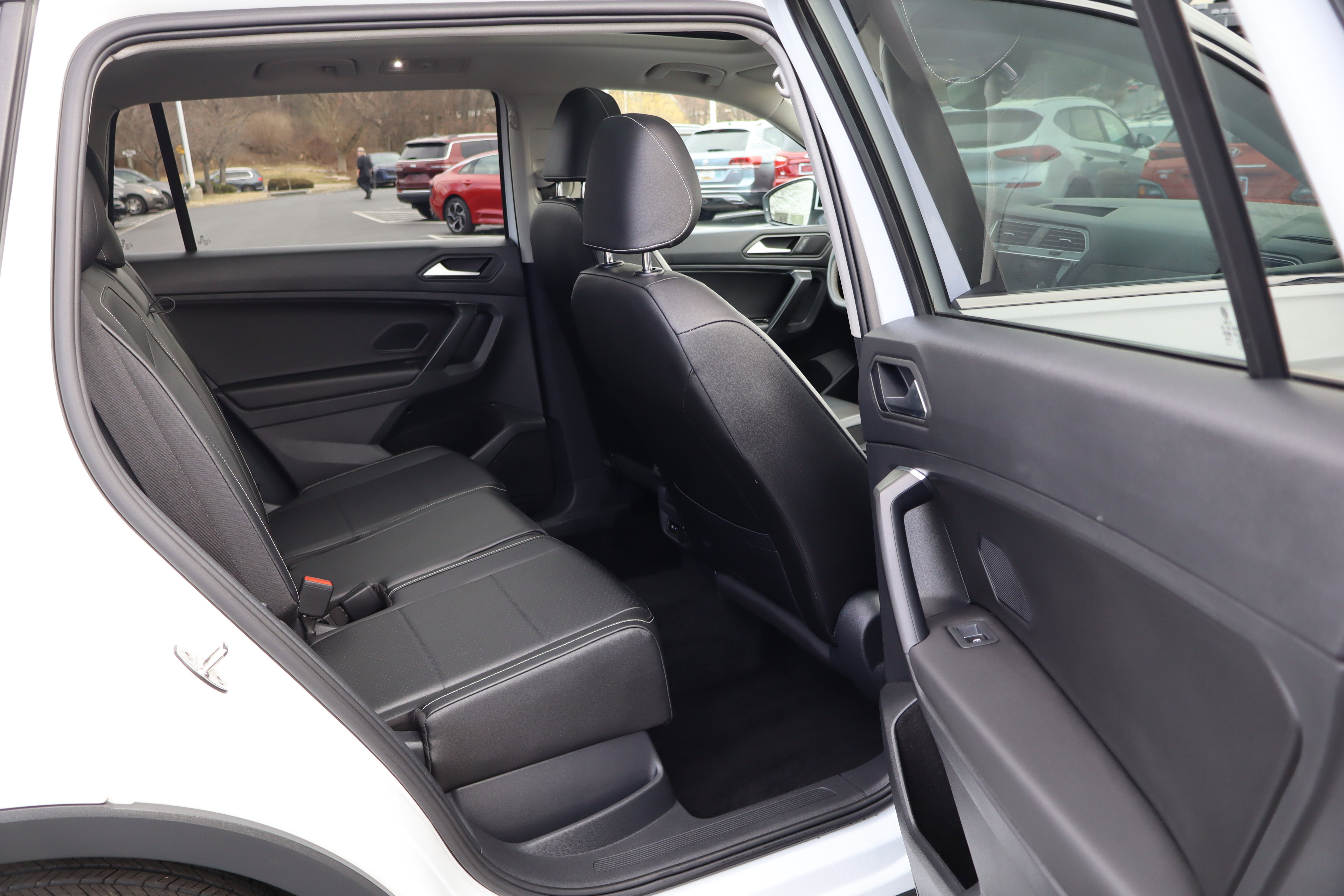 Certified 2021 Volkswagen Tiguan SE w/ Panoramic Sunroof Package image 32