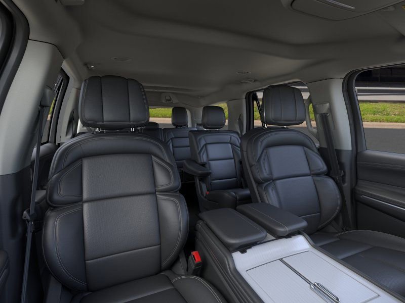 New 2026 Lincoln Navigator Premiere AWD/4WD image 10