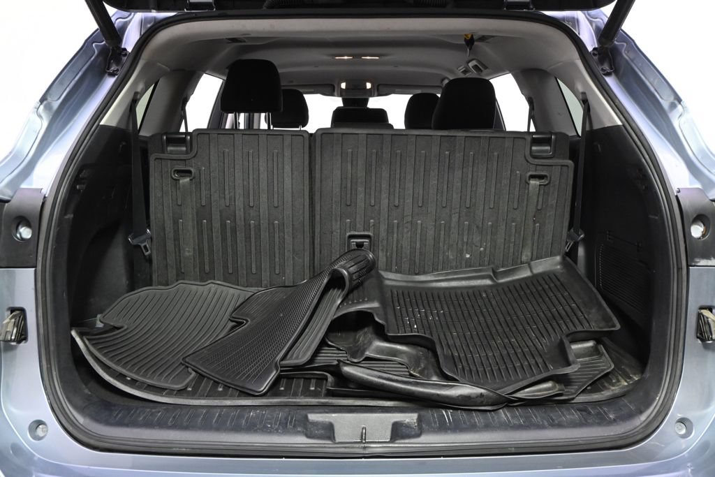 Used 2021 Toyota Highlander LE AWD/4WD image 19