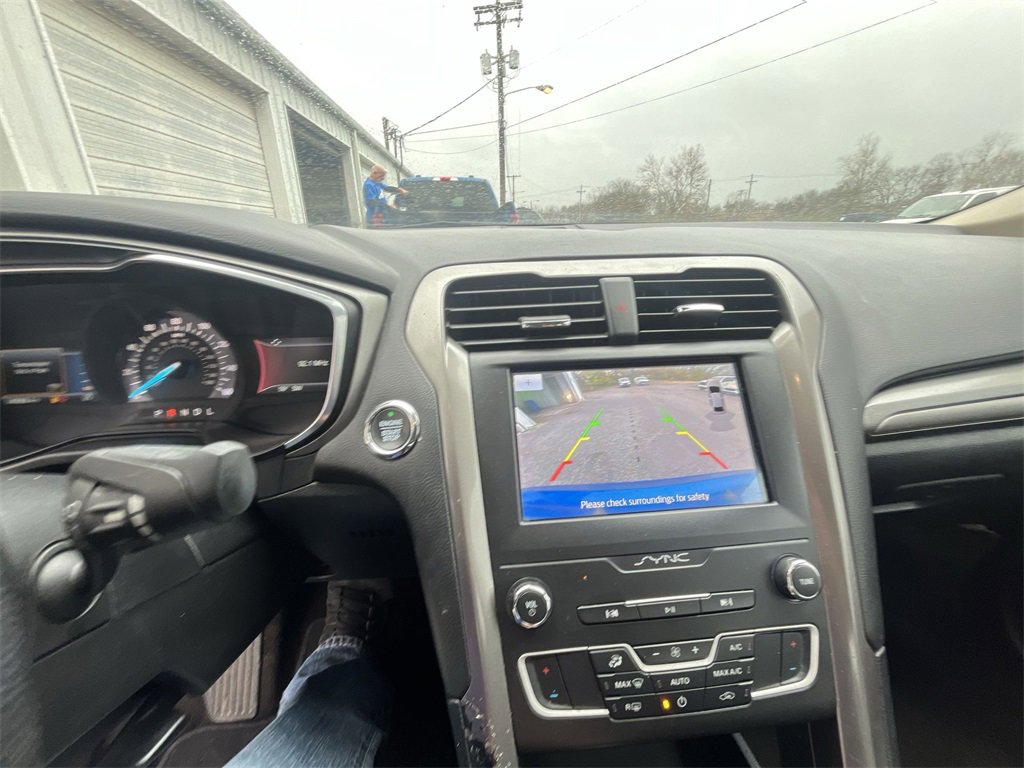Used 2020 Ford Fusion SE image 17