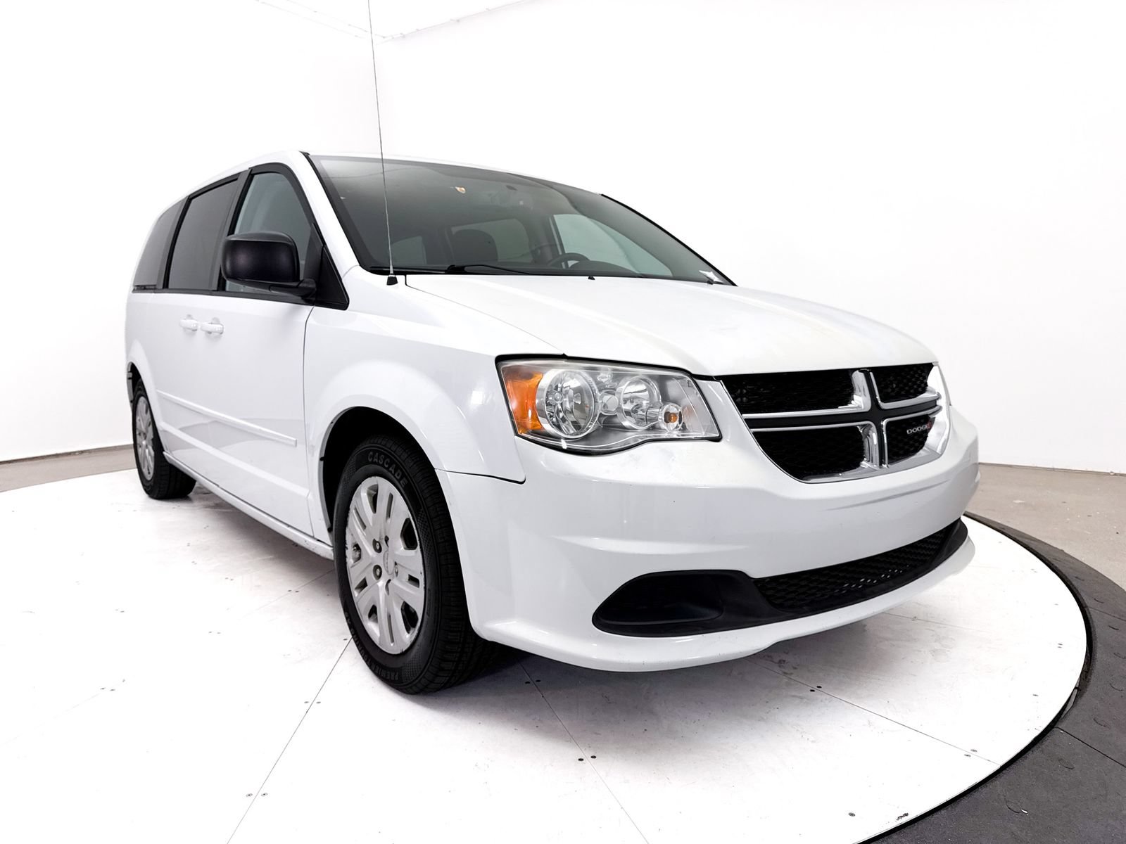 Used 2017 Dodge Grand Caravan SE w/ UConnect Hands-Free Group FWD image 10