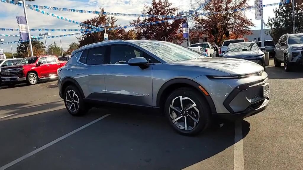 New 2026 Chevrolet Equinox EV LT image 2