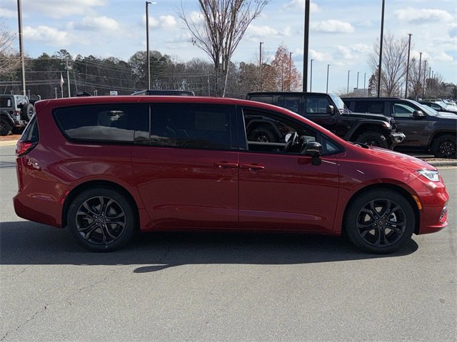 New 2026 Chrysler Pacifica Select image 13