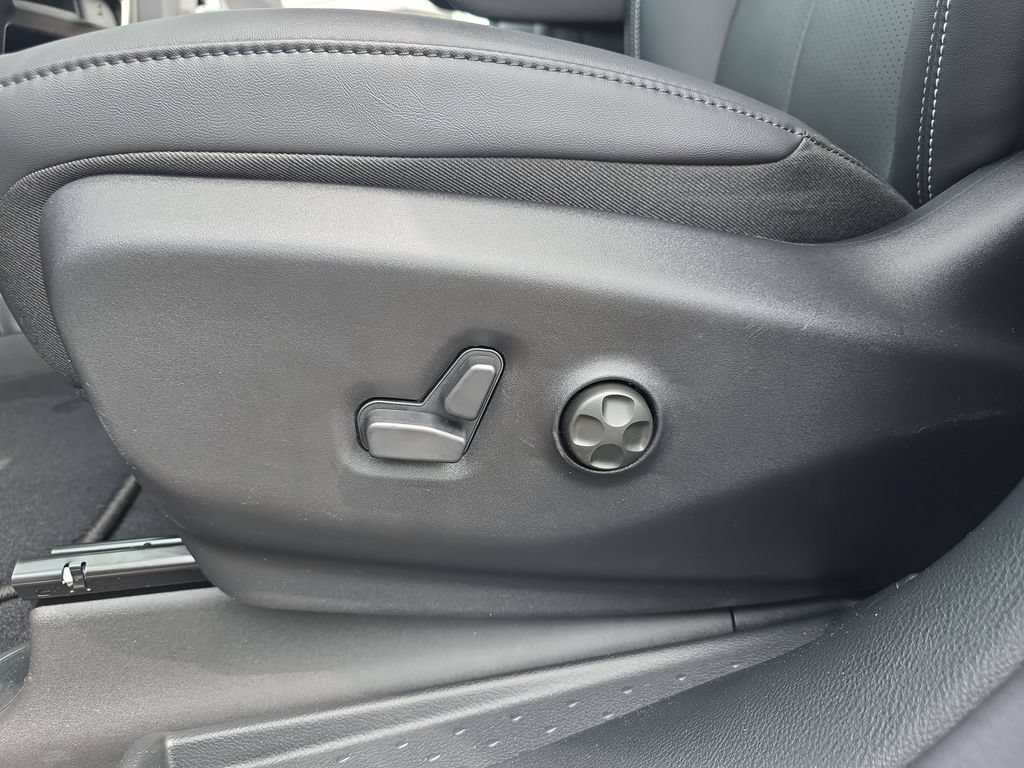 New 2027 Chrysler Pacifica Select AWD/4WD image 32