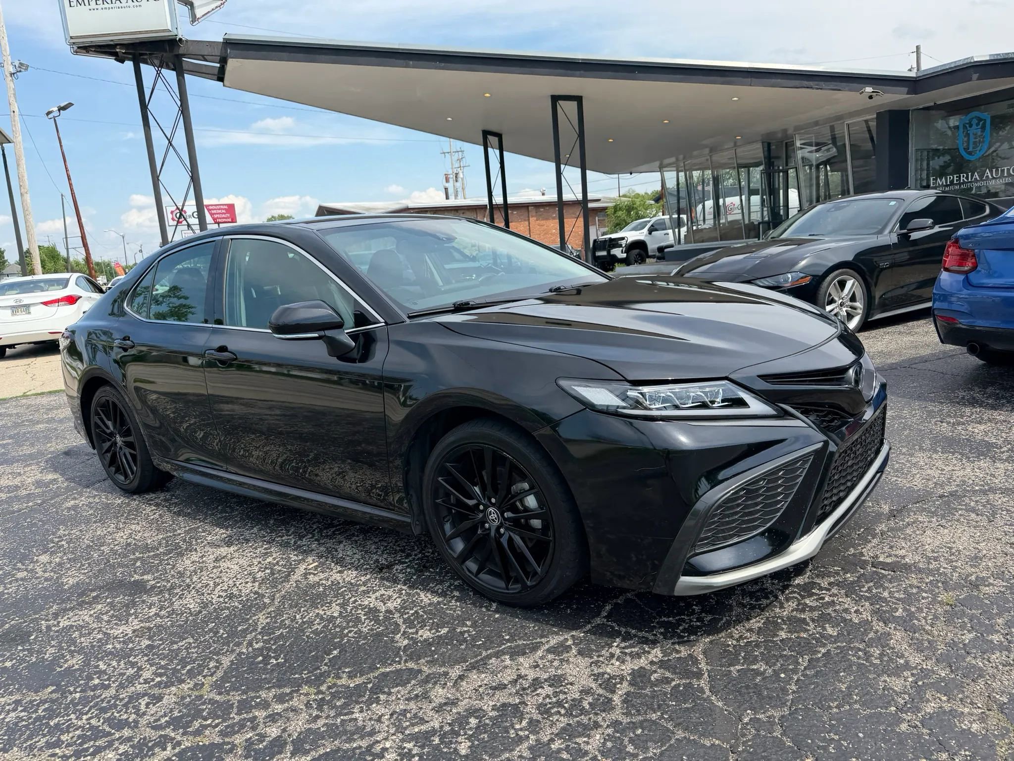 Used 2023 Toyota Camry XSE FWD image 10
