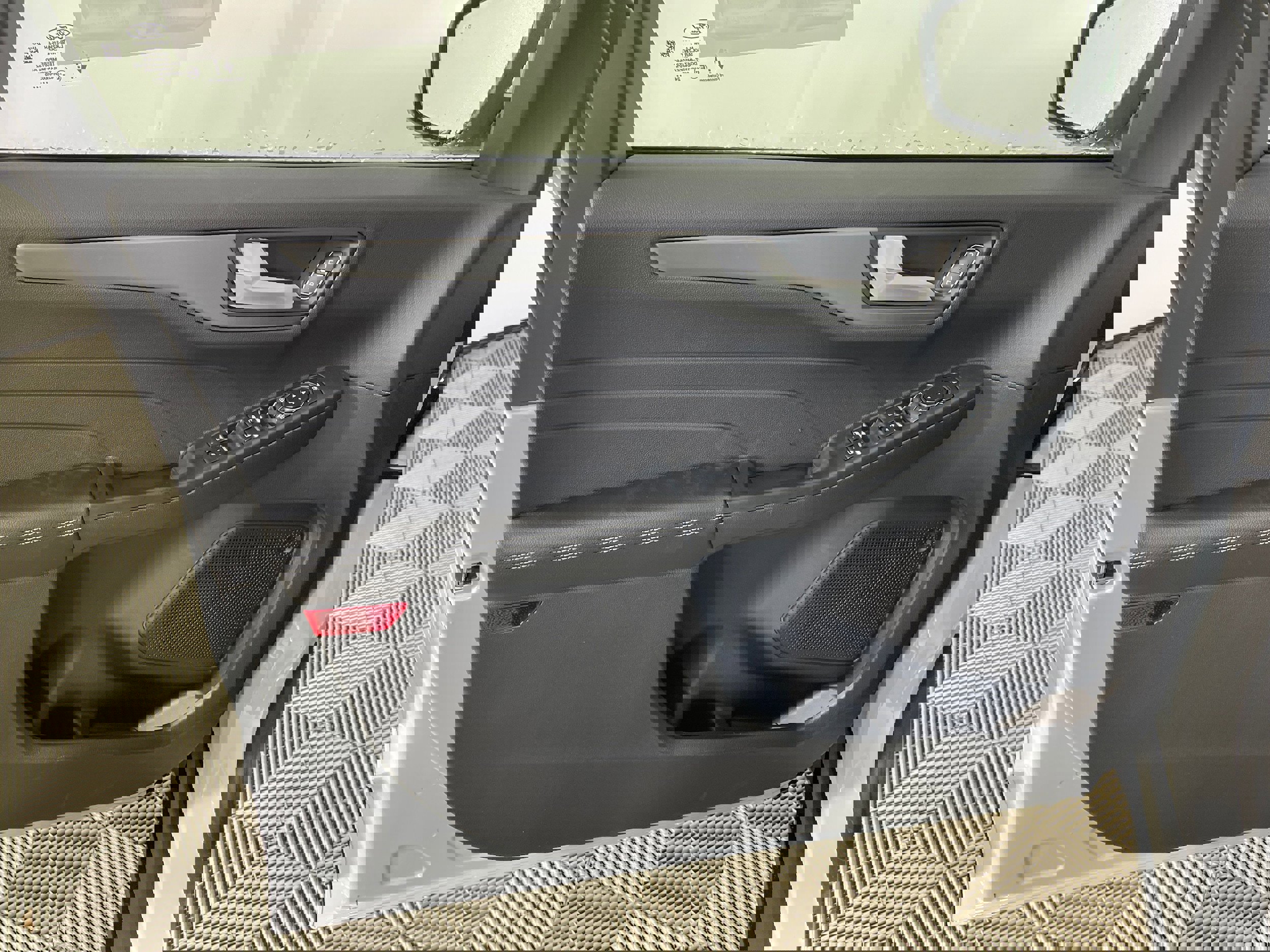 New 2025 Ford Escape SE w/ Class II Trailer Tow Package image 15