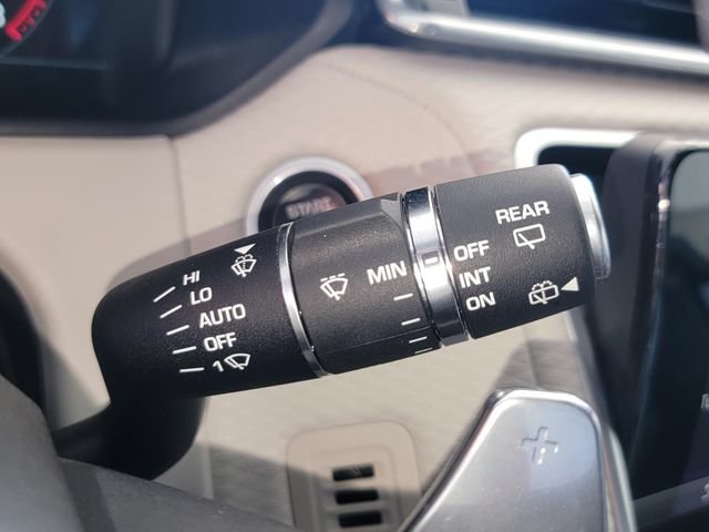 Used 2018 Land Rover Range Rover Velar R-Dynamic SE AWD/4WD image 15