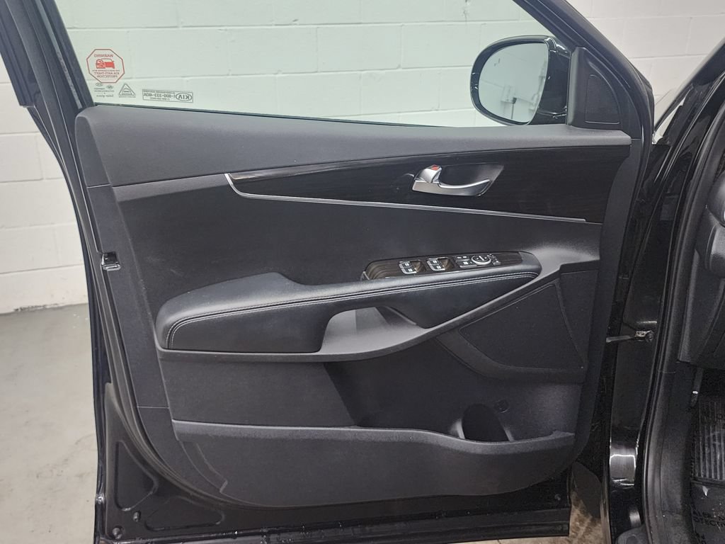 Used 2020 Kia Sorento LX FWD image 9