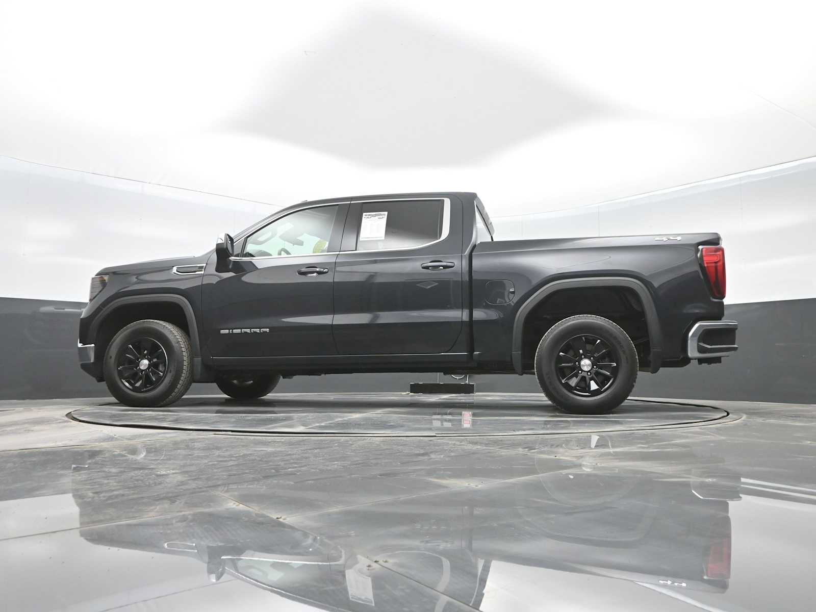 Used 2024 GMC Sierra 1500 SLE AWD/4WD image 32