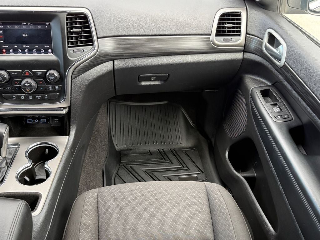 Used 2021 Jeep Grand Cherokee Laredo w/ Security & Convenience Group AWD/4WD image 15