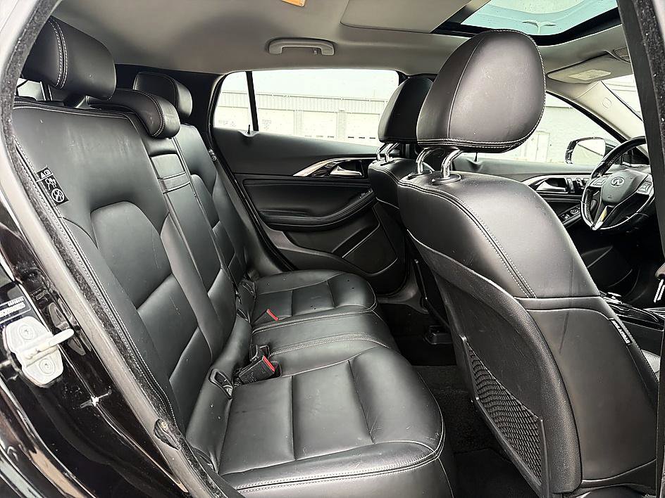 Used 2017 INFINITI QX30 Premium w/ Cargo Package AWD/4WD image 18