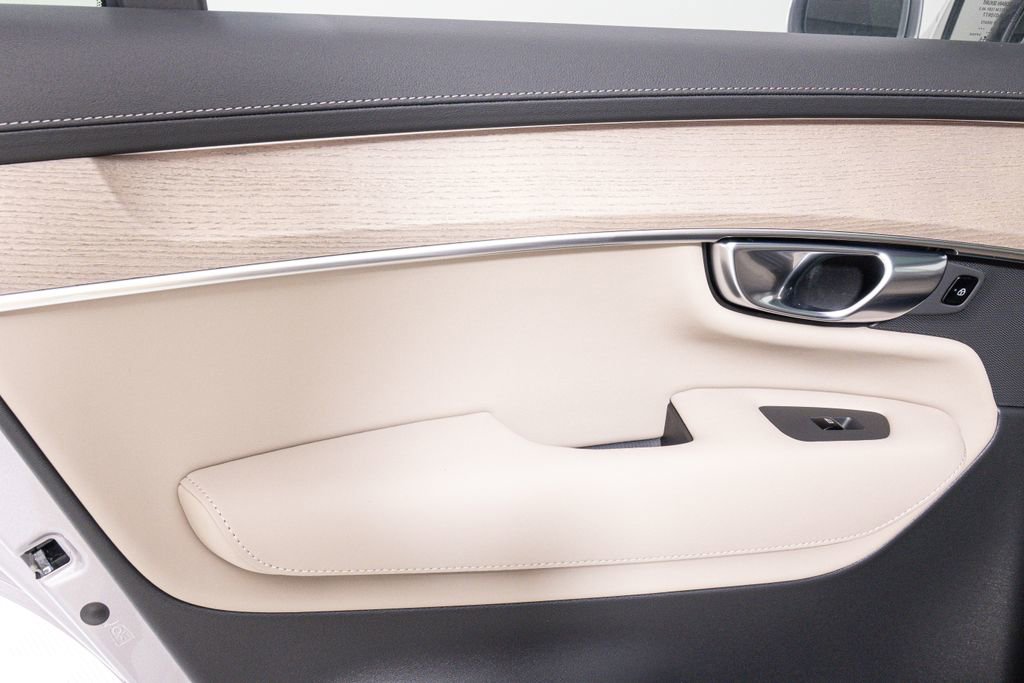 Certified 2026 Volvo XC90 B6 Plus w/ Protection Package Premier image 19