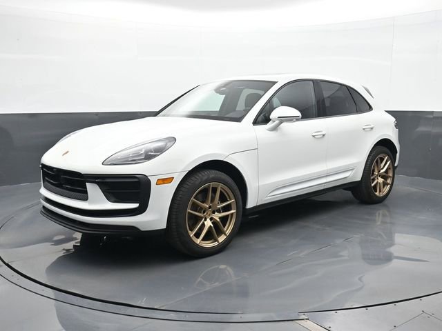 Certified 2025 Porsche Macan AWD/4WD image 1