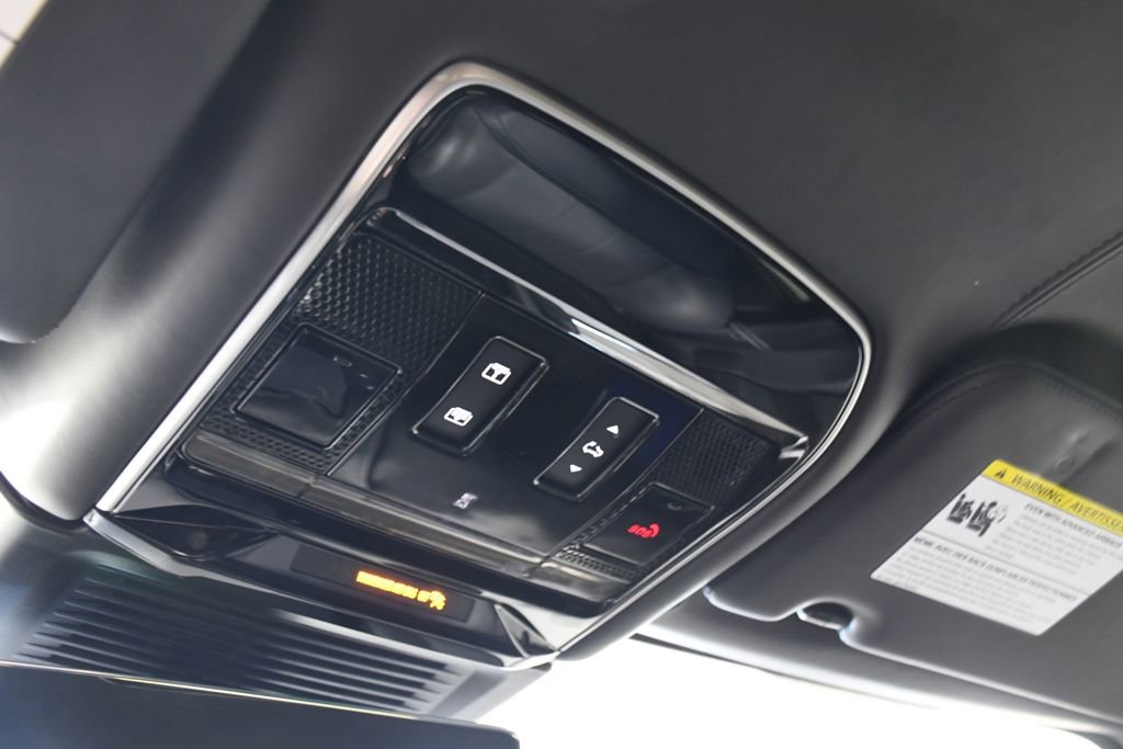 Used 2025 Land Rover Range Rover Long Wheelbase Autobiography image 32