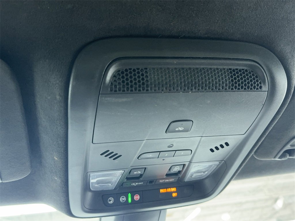 Used 2017 Cadillac XT5 Platinum image 33