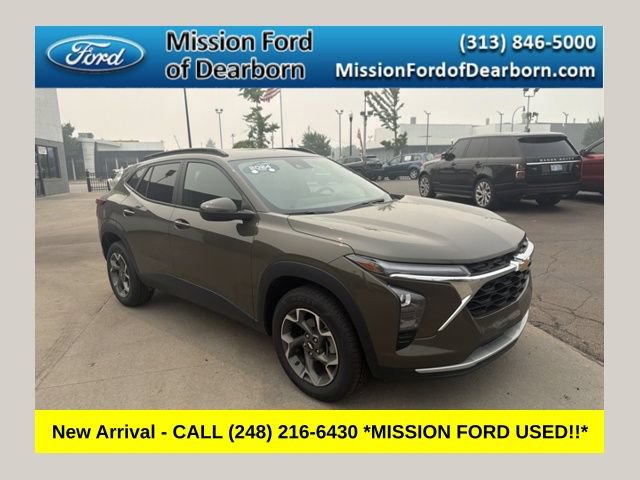 Used 2024 Chevrolet Trax LT w/ LT Convenience Package FWD image 1