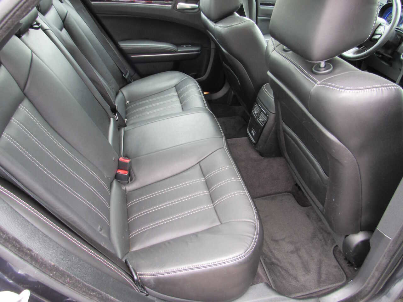 Used 2018 Chrysler 300 S w/ 300S Premium Group image 9