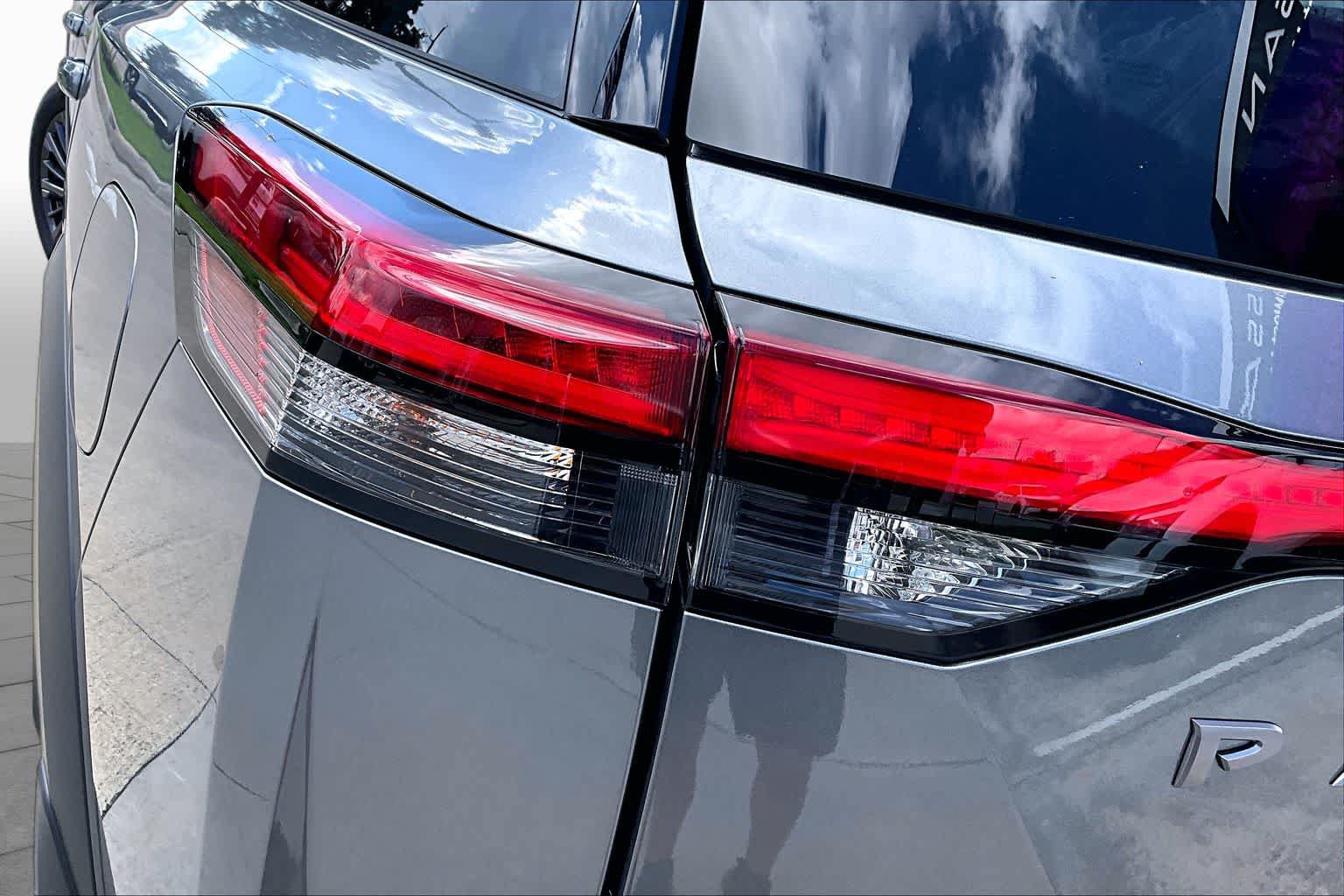 New 2026 Nissan Pathfinder SL w/ SL Premium Package FWD image 12