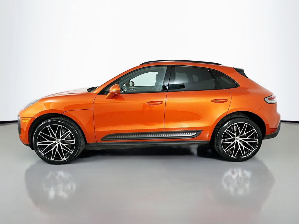 Certified 2023 Porsche Macan AWD/4WD image 2