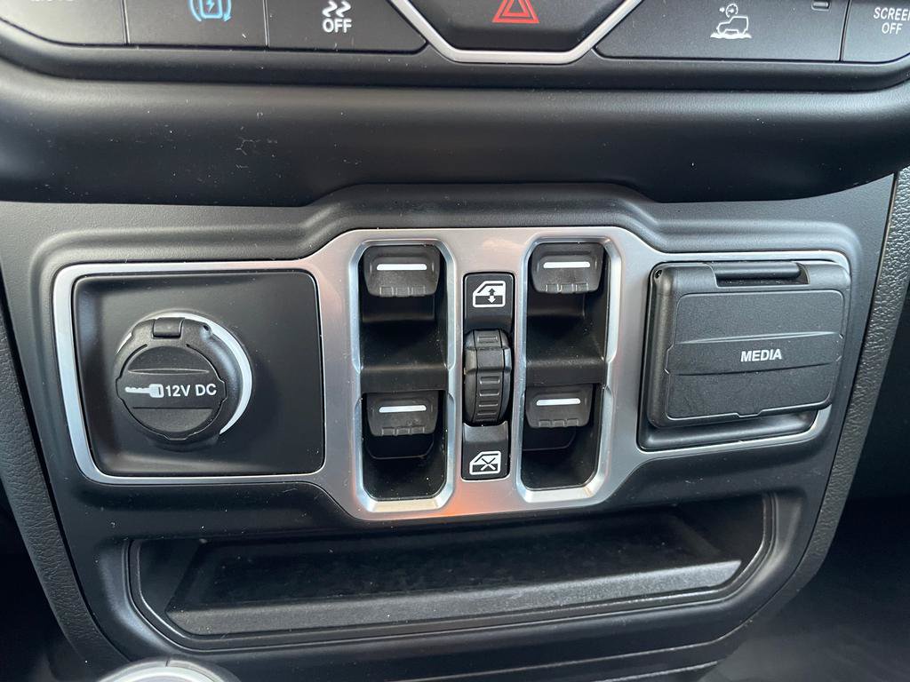 Used 2023 Jeep Wrangler Unlimited Sahara w/ Cold Weather Group AWD/4WD image 18
