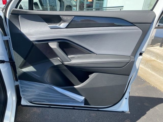 New 2025 Volkswagen Tiguan SE image 43