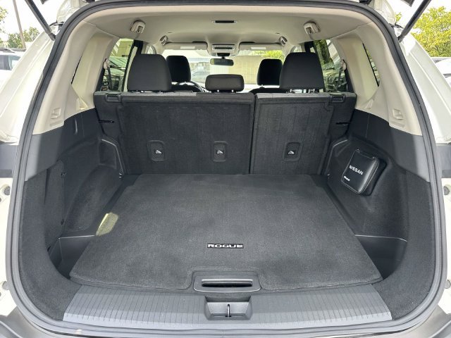 Used 2023 Nissan Rogue SV AWD/4WD image 13