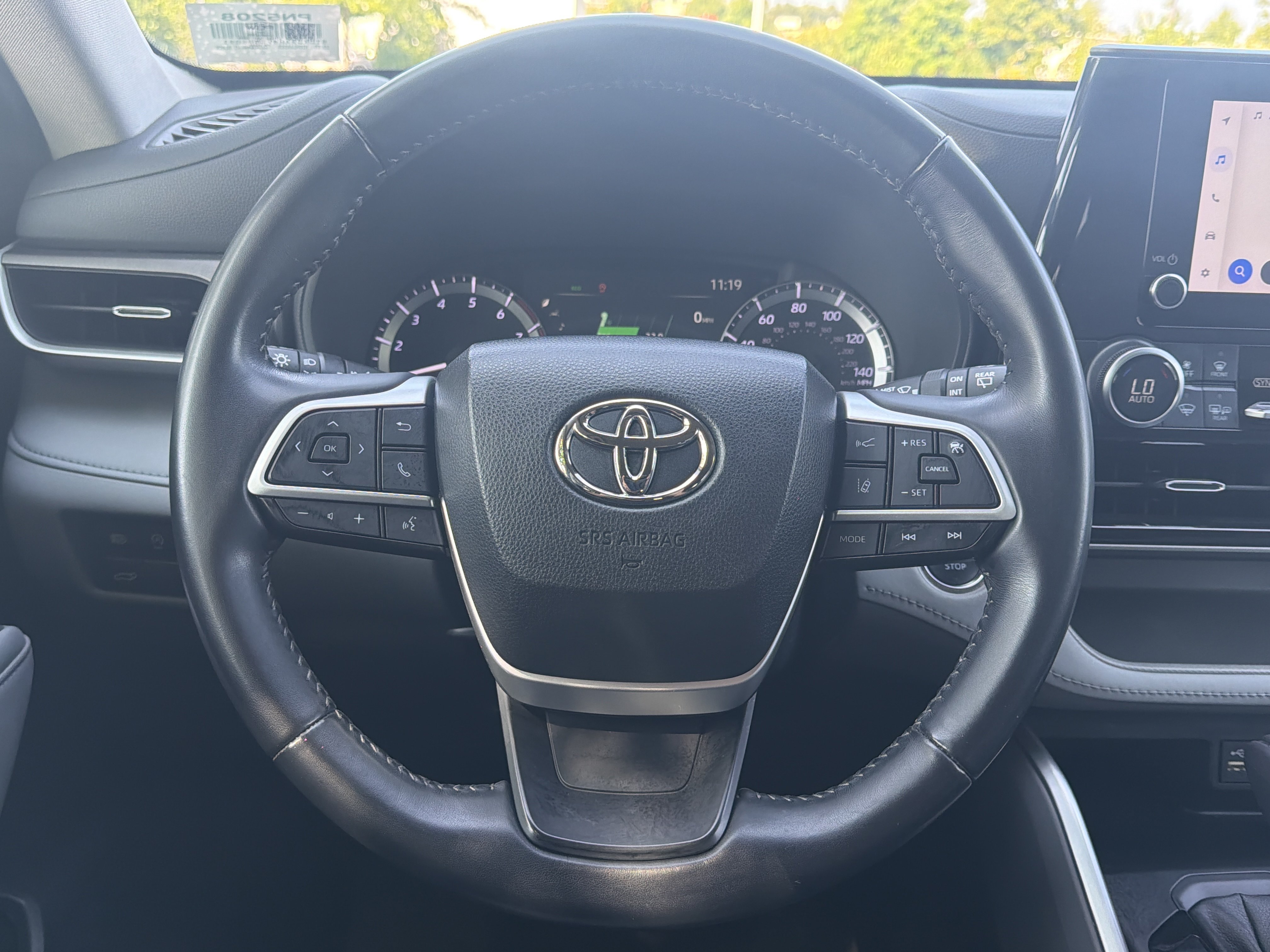 Used 2023 Toyota Highlander LE FWD image 17