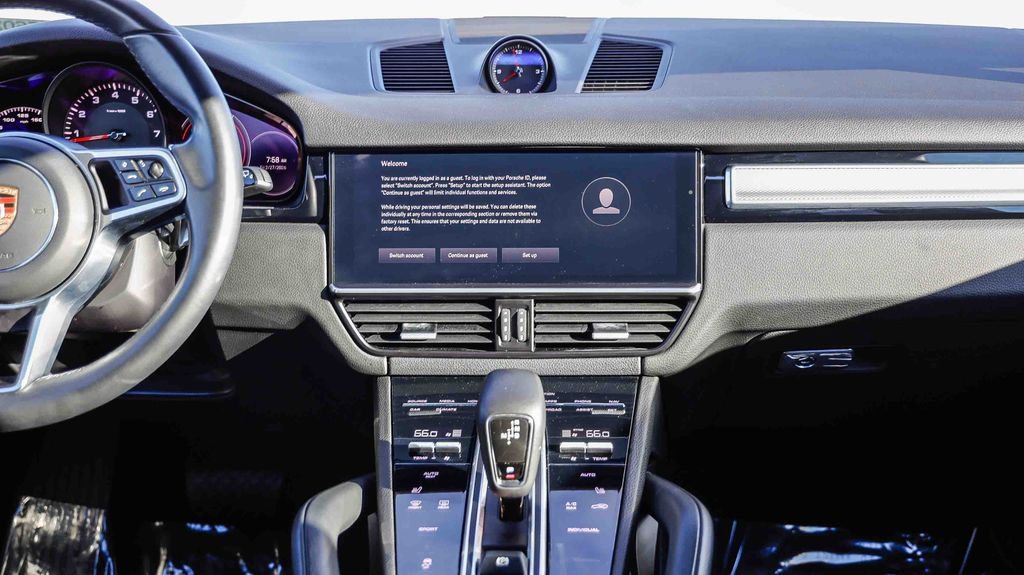 Used 2023 Porsche Cayenne Platinum Edition image 16